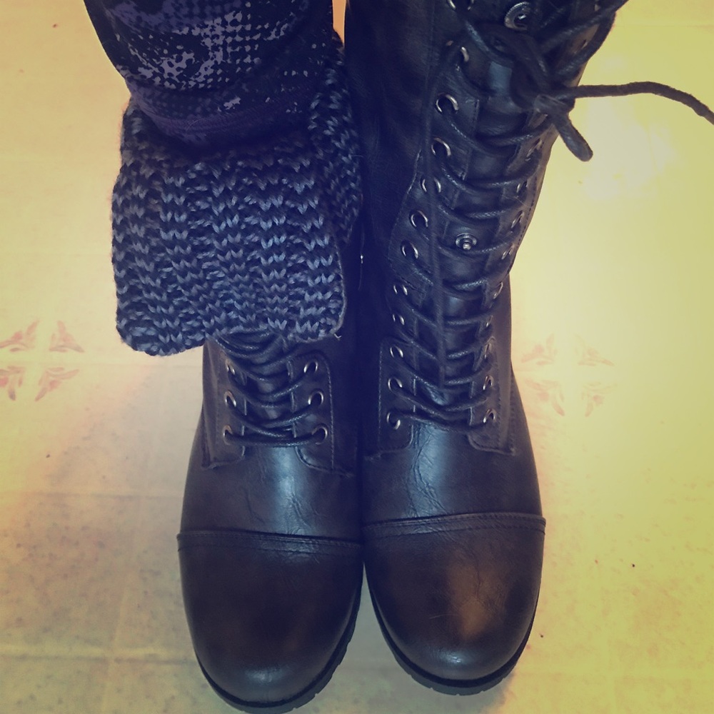 BNWT TAXI boots size 37